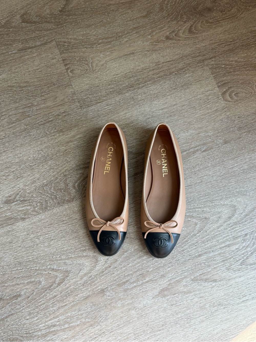 CHANEL 23B Lambskin Dark Beige and Black Leather Cap-Toe Ballet Flats Size 38 - Picture 2 of 12